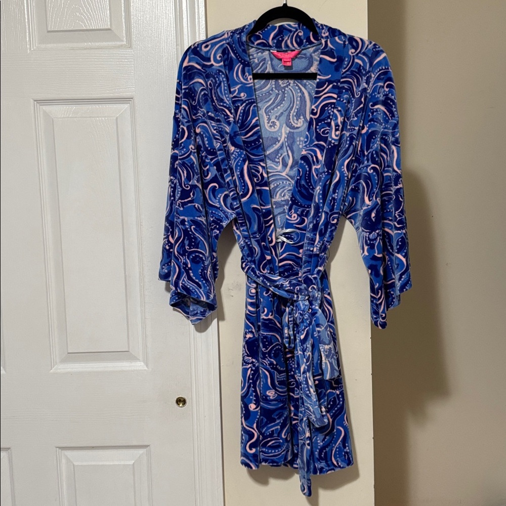 Lilly Pulitzer robe - Picture 2 of 9